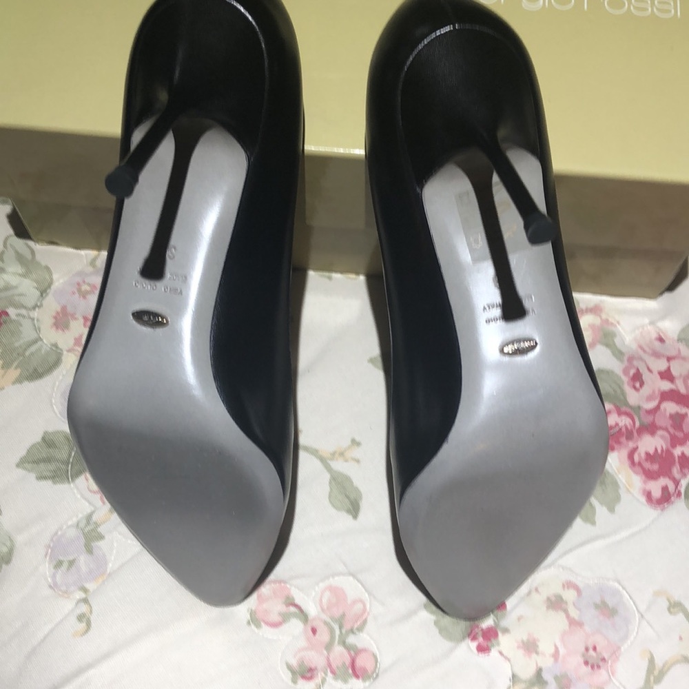 Shoes - Picture 3 of 6